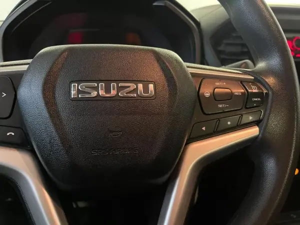 Isuzu 2023 - 32950 EUR, 32000 km - AUTO.MOTO.pt - 32000km - foto 14 de 26