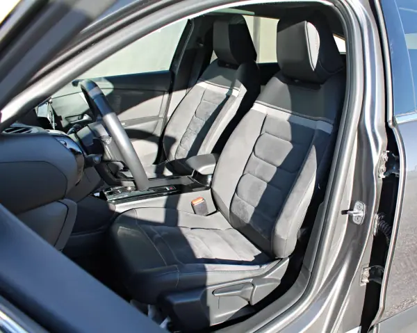 Citroën C4 2023 - 23900 EUR, 21085 km - AUTO.MOTO.pt - 21085km - foto 10 de 27