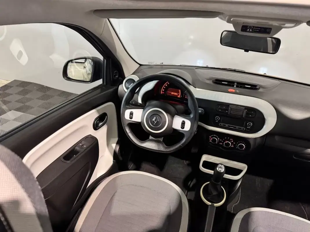 Renault Twingo 2015 - 7900 EUR, 124650 km - 124650km - foto 24 de 42