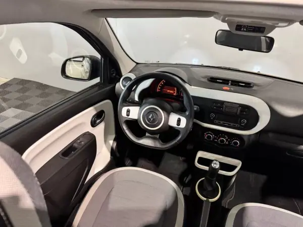 Renault Twingo 2015 - 7900 EUR, 124650 km - AUTO.MOTO.pt - 124650km - foto 24 de 42