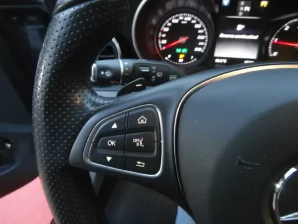 Mercedes-Benz C 180 2017 - 24900 EUR, 141265 km - AUTO.MOTO.pt - 141265km - foto 22 de 40