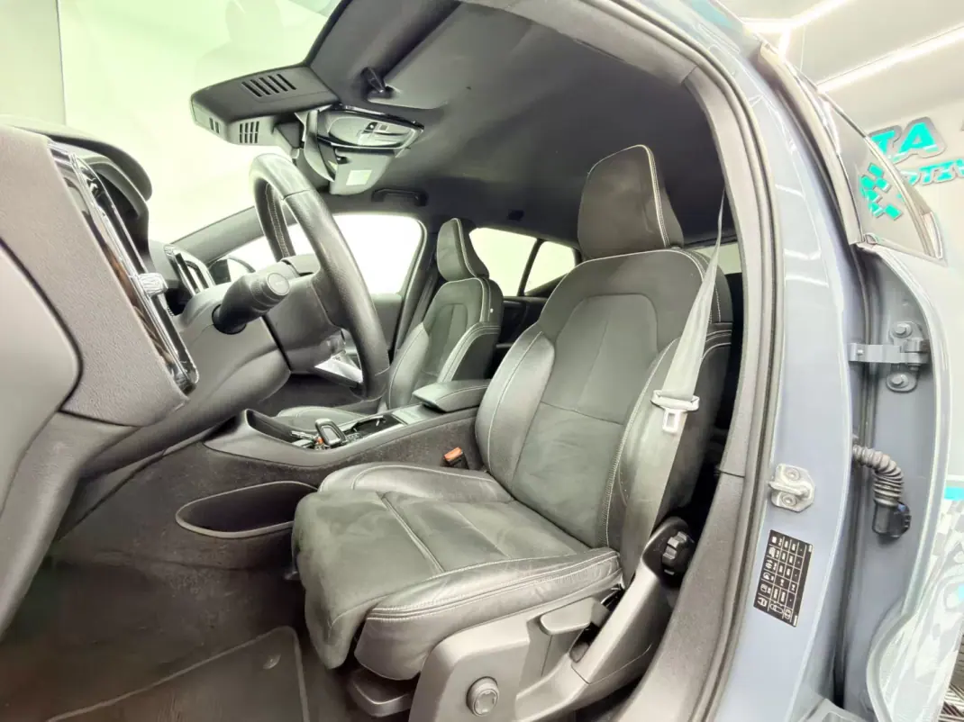 Volvo XC 40 2020 - 25999 EUR, 159000 km - AUTO.MOTO.pt - 159000km - foto 20 de 24