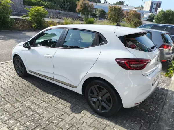 Renault Clio 2021 - 14450 EUR, 159000 km - AUTO.MOTO.pt - 159000km - foto 4 de 13