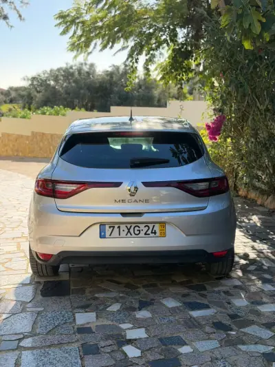 Renault Mégane 2019 - 14900 EUR, 91939 km - AUTO.MOTO.pt - 91939km - foto 6 de 9