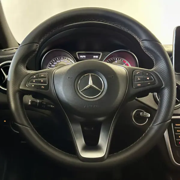 Mercedes-Benz CLA 180 2015 - 16500 EUR, 181000 km - 181000km - foto 11 de 28