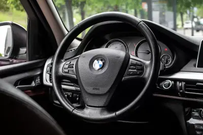 BMW X5 2015 - 27900 EUR, 170106 km - AUTO.MOTO.pt - 170106km - foto 36 de 44