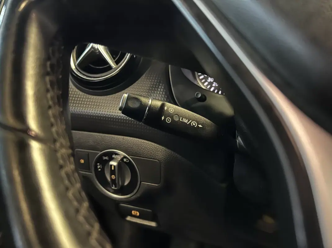 Mercedes-Benz A 180 2013 - 12990 EUR, 180000 km - AUTO.MOTO.pt - 180000km - foto 32 de 36