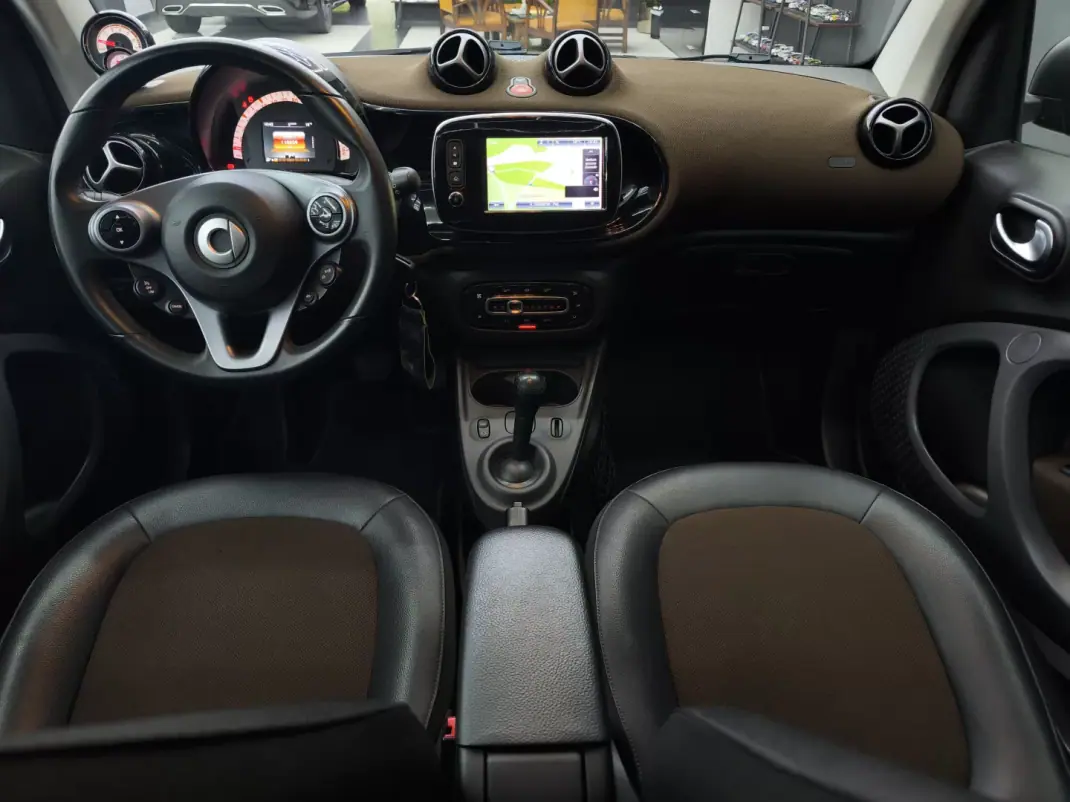 Smart ForTwo Coupé 2018 - 13450 EUR, 110509 km - AUTO.MOTO.pt - 110509km - foto 20 de 33