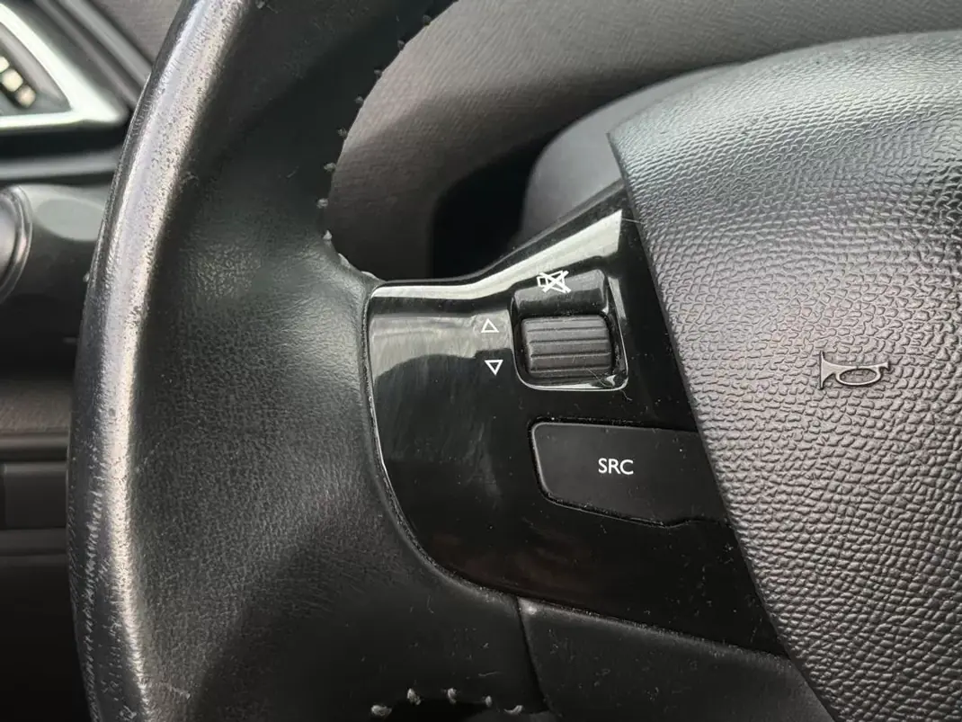 Peugeot 308 SW 2014 - 8950 EUR, 160000 km - AUTO.MOTO.pt - 160000km - foto 13 de 25