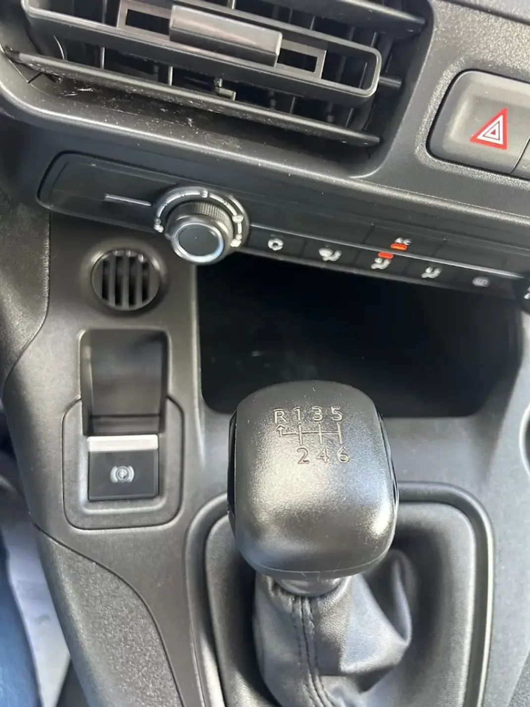 Toyota PROACE City EXCLUSIVE 2022 - 13750 EUR, 164475 km - AUTO.MOTO.pt - 164475km - foto 12 de 16
