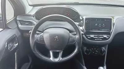 Peugeot 208 2019 - 8299 EUR, 136000 km - AUTO.MOTO.pt - 136000km - foto 21 de 48