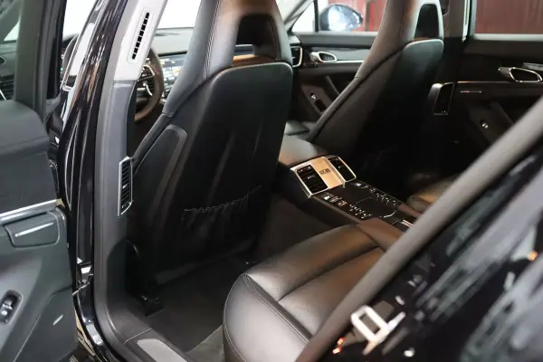 Porsche Panamera 2016 - 53900 EUR, 92706 km - AUTO.MOTO.pt - 92706km - foto 40 de 41