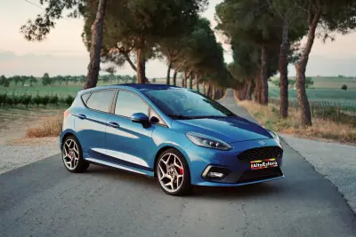 Ford Fiesta 2019 - 19900 EUR, 89800 km - AUTO.MOTO.pt - 89800km - foto 2 de 11