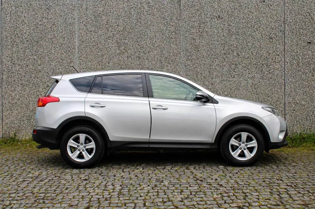 Toyota RAV4 2013 - 16250 EUR, 182522 km - AUTO.MOTO.pt - 182522km - foto 7 de 36