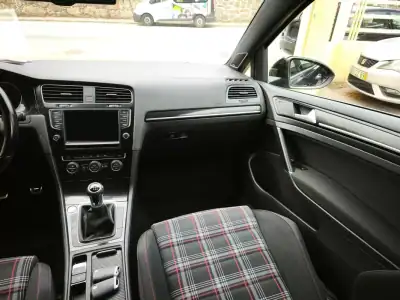 Volkswagen Golf 2014 - 19900 EUR, 160000 km - AUTO.MOTO.pt - 160000km - foto 28 de 34