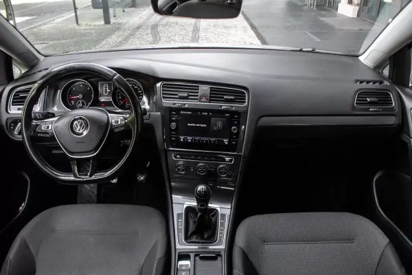Volkswagen Golf Variant 2018 - 10750 EUR, 320319 km - AUTO.MOTO.pt - 320319km - foto 32 de 39