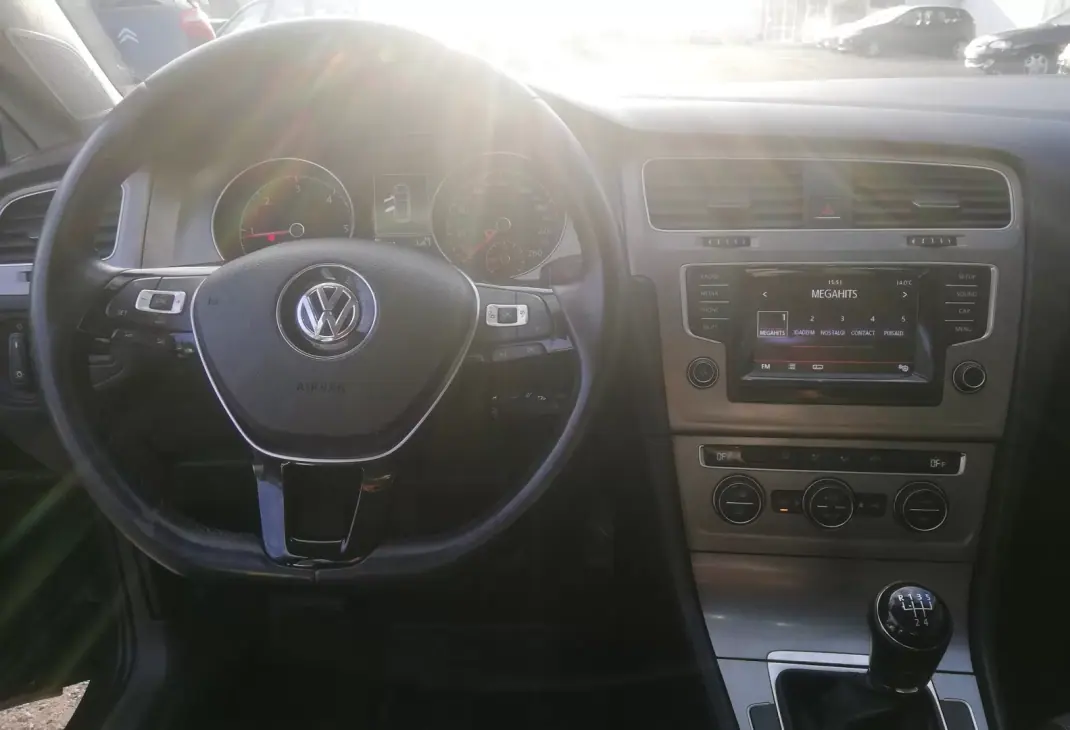 Volkswagen Golf 2013 - 11000 EUR, 240000 km - AUTO.MOTO.pt - 240000km - foto 17 de 21