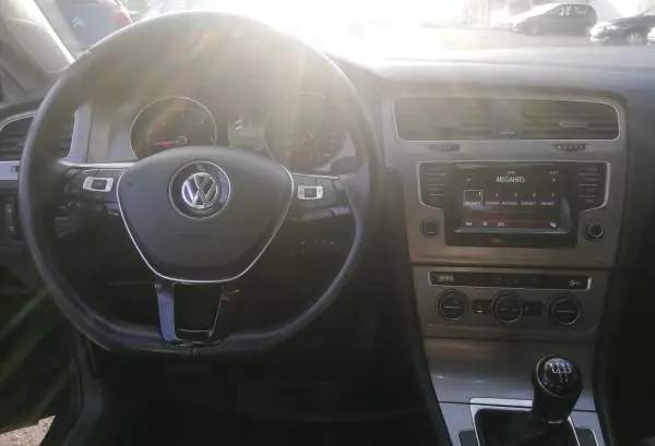 Volkswagen Golf 2013 - 11000 EUR, 240000 km - AUTO.MOTO.pt - 240000km - foto 17 de 21