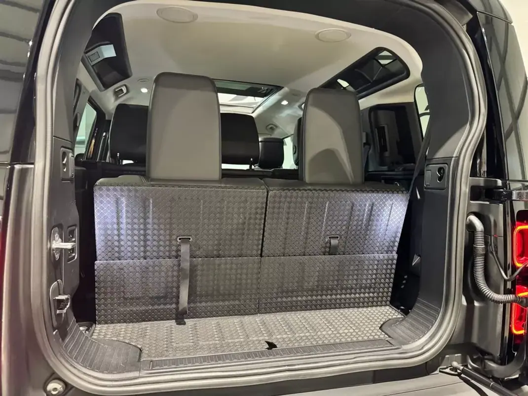 Land Rover Defender 2020 - 89900 EUR, 121000 km - 121000km - foto 13 de 60
