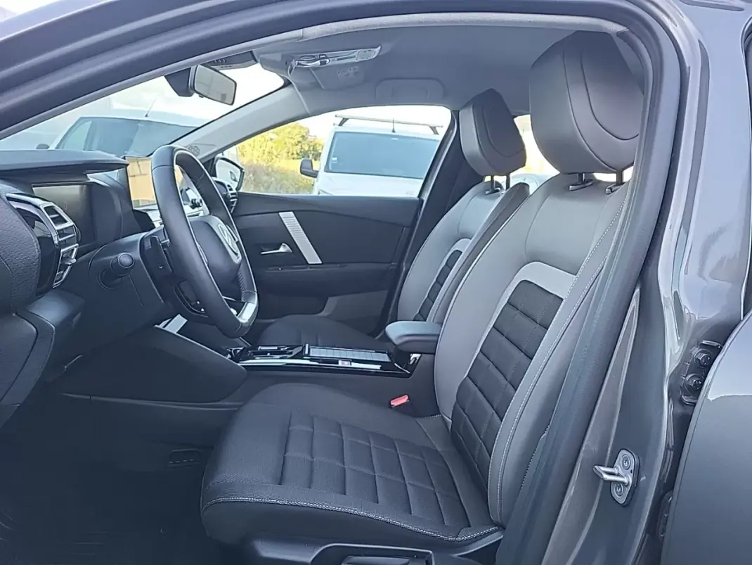 Citroën C4 2025 - 24400 EUR, 14526 km - AUTO.MOTO.pt - 14526km - foto 9 de 25