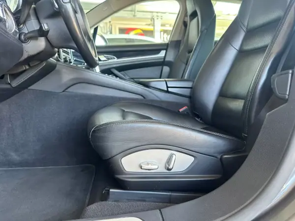 Porsche Panamera 2015 - 39900 EUR, 124815 km - AUTO.MOTO.pt - 124815km - foto 16 de 41