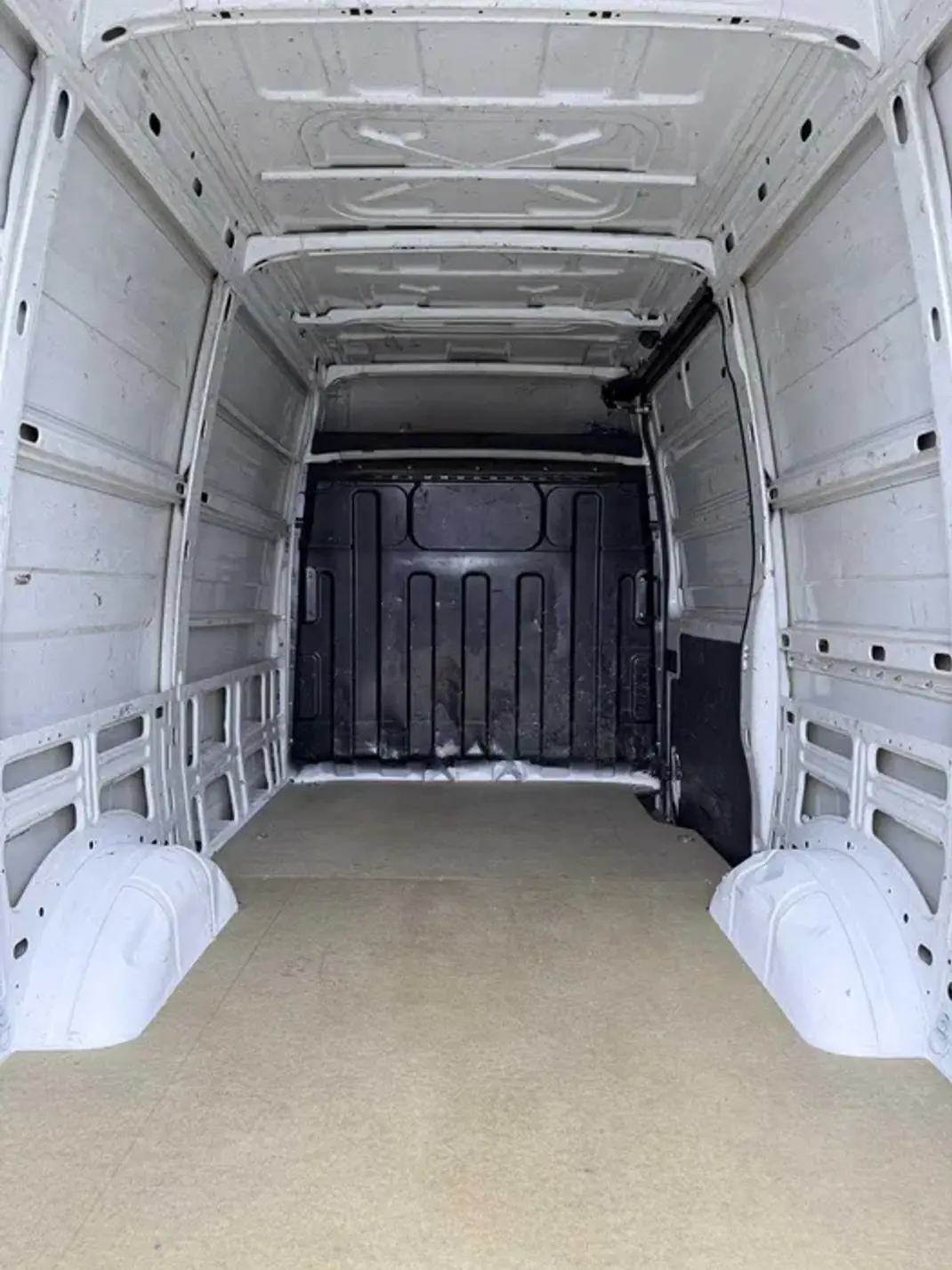 Iveco 2010 - 12500 EUR, 151000 km - AUTO.MOTO.pt - 151000km - foto 11 de 11