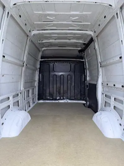 Iveco 2010 - 12500 EUR, 151000 km - AUTO.MOTO.pt - 151000km - foto 11 de 11