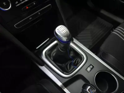 Renault Mégane Sport Tourer 2018 - 14450 EUR, 246155 km - AUTO.MOTO.pt - 246155km - foto 34 de 37