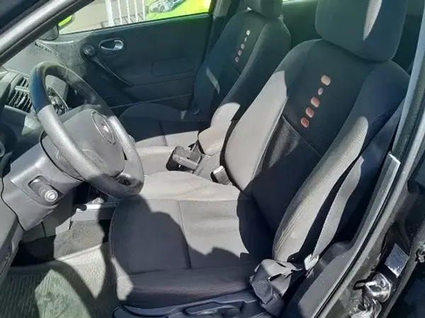 Renault Mégane Break 2007 - 4500 EUR, 262000 km - AUTO.MOTO.pt - 262000km - foto 5 de 13