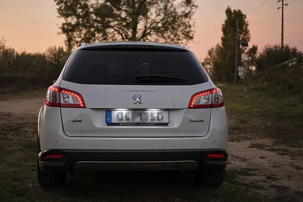 Peugeot 508 RXH 2.0 HDi Hybrid4 2-Tronic 104g 2014 Híbrido (Diesel)