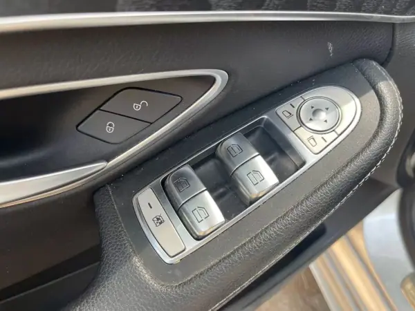 Mercedes-Benz C 220 2020 - 23990 EUR, 273920 km - AUTO.MOTO.pt - 273920km - foto 8 de 22