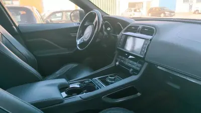 Jaguar F-Pace 2017 - 18900 EUR, 149000 km - 149000km - foto 6 de 23