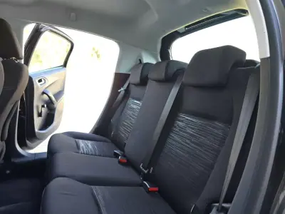 Peugeot 208 2012 - 7500 EUR, 137000 km - AUTO.MOTO.pt - 137000km - foto 23 de 25