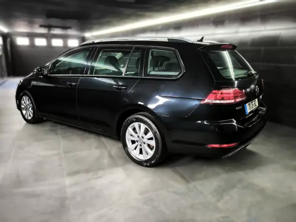 Volkswagen Golf Variant 2017 - 11500 EUR, 190200 km - AUTO.MOTO.pt - 190200km - foto 2 de 30