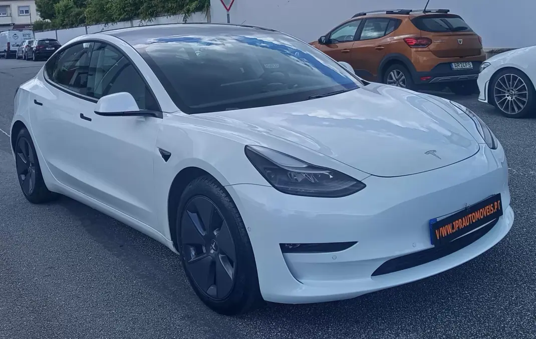 Tesla Model 3 2021 - 26990 EUR, 107700 km - AUTO.MOTO.pt - 107700km - foto 3 de 16