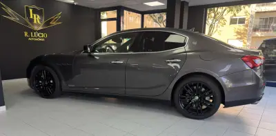 Maserati Ghibli 2014 - 31000 EUR, 226000 km - AUTO.MOTO.pt - 226000km - foto 23 de 47