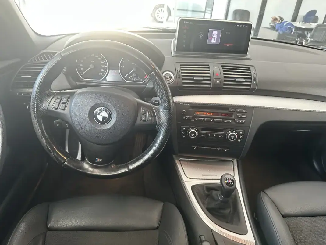 BMW 118 2008 - 9990 EUR, 193281 km - 193281km - foto 11 de 23