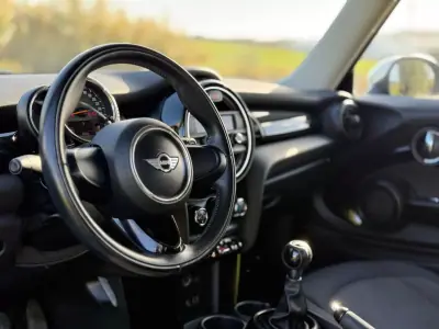 MINI One 2017 - 13500 EUR, 95900 km - AUTO.MOTO.pt - 95900km - foto 8 de 28