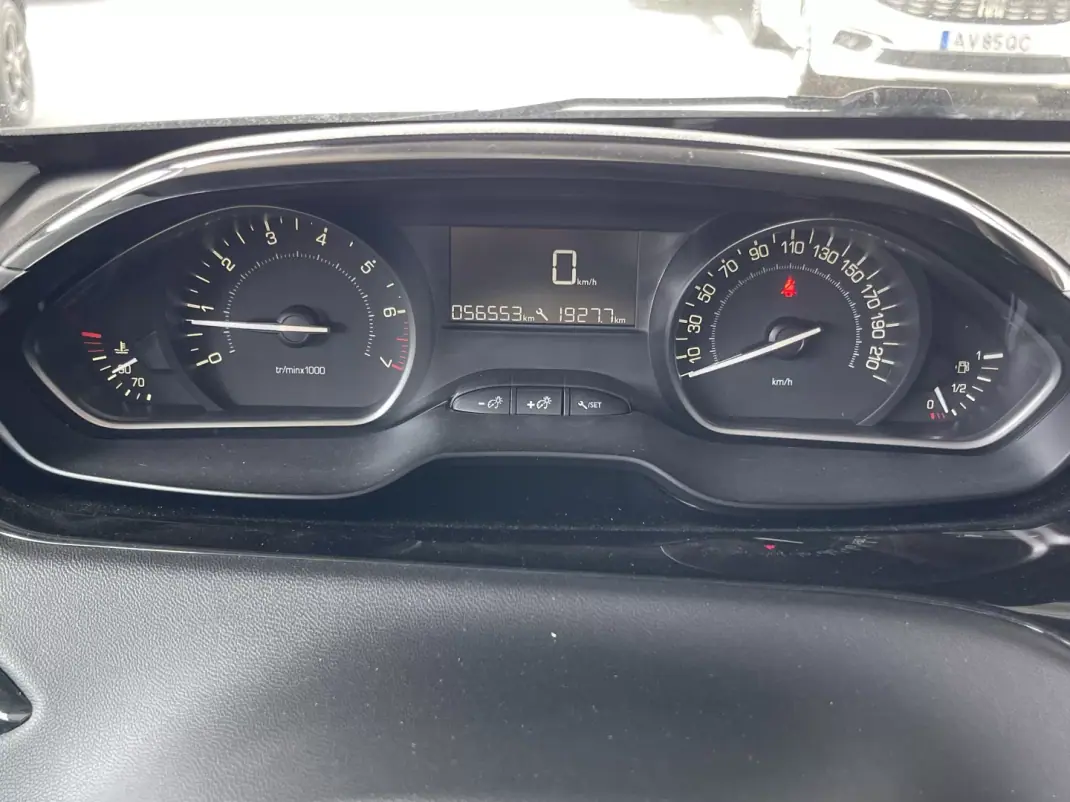 Peugeot 208 2019 - 11900 EUR, 56000 km - 56000km - foto 13 de 13