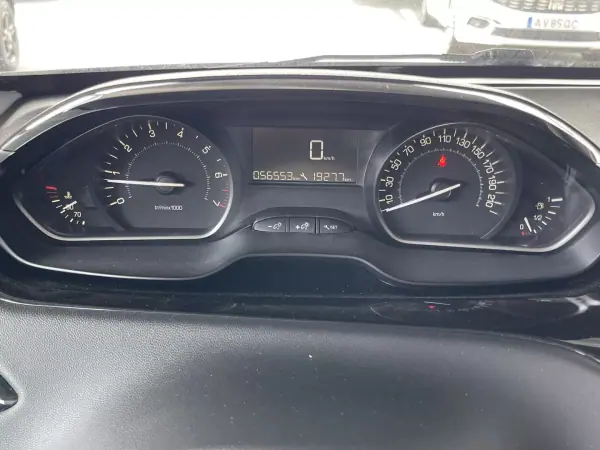 Peugeot 208 2019 - 11900 EUR, 56000 km - AUTO.MOTO.pt - 56000km - foto 13 de 13