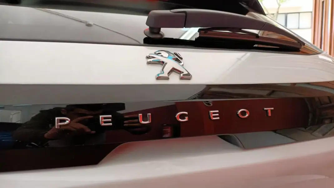 Peugeot e-208 2020 - 20490 EUR, 46617 km - AUTO.MOTO.pt - 46617km - foto 9 de 70