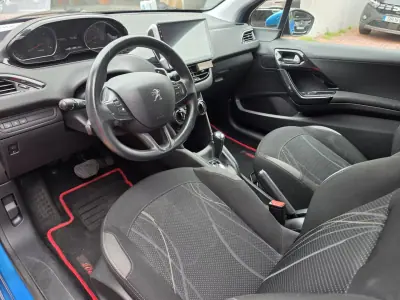 Peugeot 208 2013 - 10950 EUR, 143500 km - AUTO.MOTO.pt - 143500km - foto 3 de 6