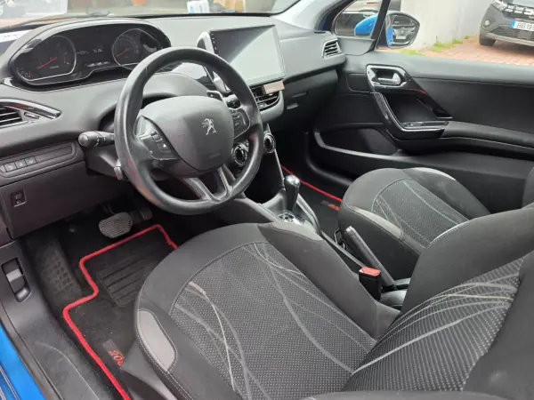 Peugeot 208 2013 - 10950 EUR, 143500 km - AUTO.MOTO.pt - 143500km - foto 3 de 6