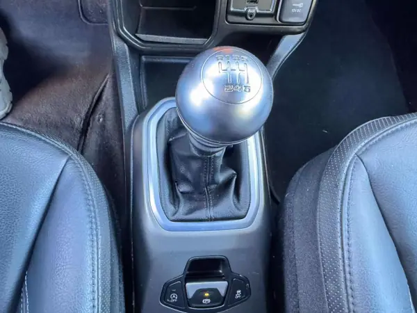 Jeep Renegade 2020 - 17000 EUR, 120000 km - AUTO.MOTO.pt - 120000km - foto 12 de 22
