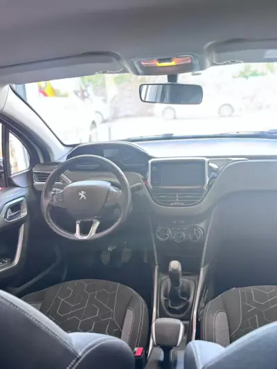 Peugeot 2008 2017 - 9900 EUR, 174000 km - AUTO.MOTO.pt - 174000km - foto 8 de 10