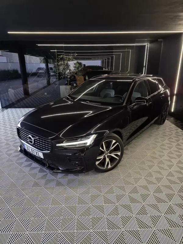 Volvo V60 2021 - 30750 EUR, 99000 km - AUTO.MOTO.pt - 99000km - foto 2 de 24