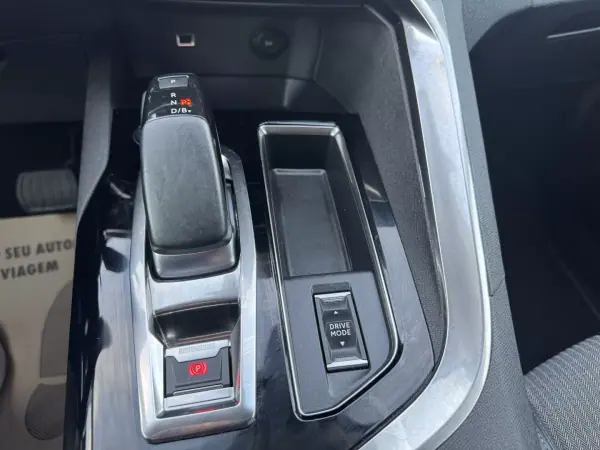 Peugeot 3008 2022 - 21750 EUR, 68000 km - AUTO.MOTO.pt - 68000km - foto 45 de 48
