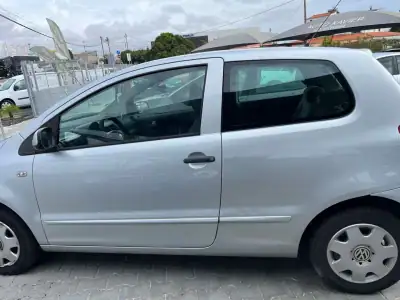 Volkswagen Fox 2009 - 2750 EUR, 240000 km - AUTO.MOTO.pt - 240000km - foto 5 de 9