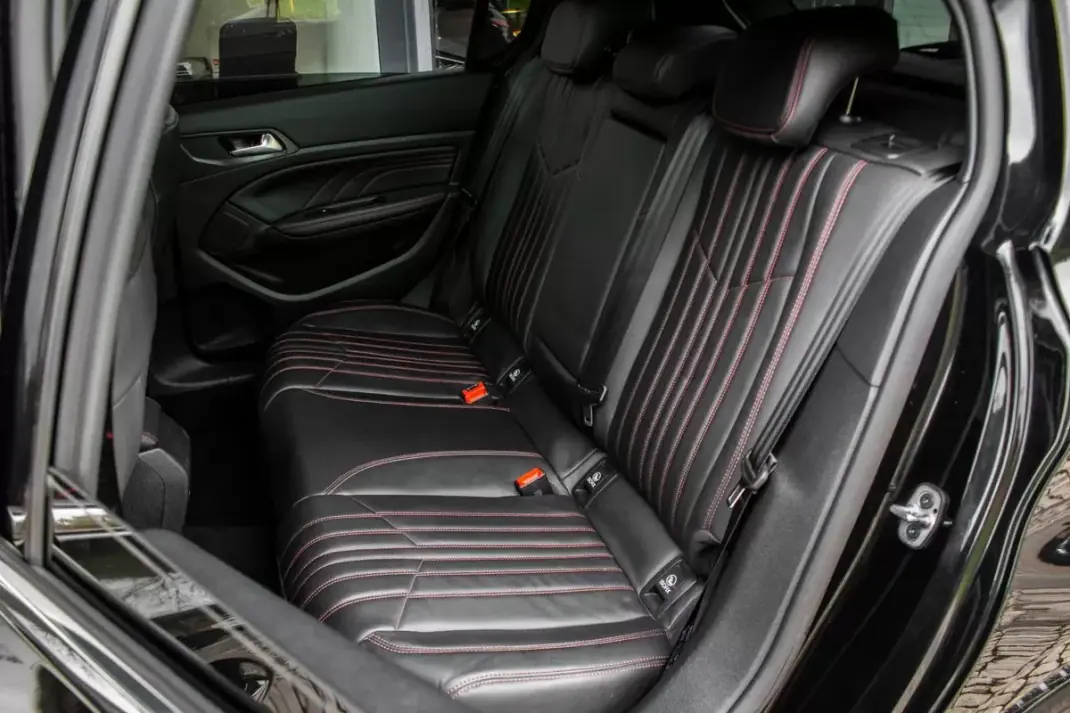 Peugeot 308 2020 - 17990 EUR, 142466 km - AUTO.MOTO.pt - 142466km - foto 30 de 45