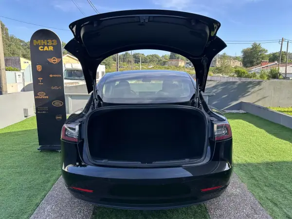 Tesla Model 3 2019 - 19900 EUR, 270000 km - AUTO.MOTO.pt - 270000km - foto 22 de 53